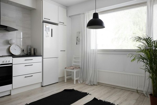 Guide Ultime pour un Nettoyage Éclatant de Votre Abri de Piscine : 10 Astuces Indispensables !